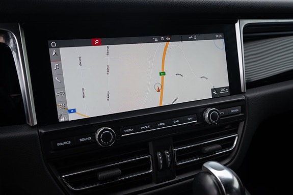 Porsche Macan S 17 of 23