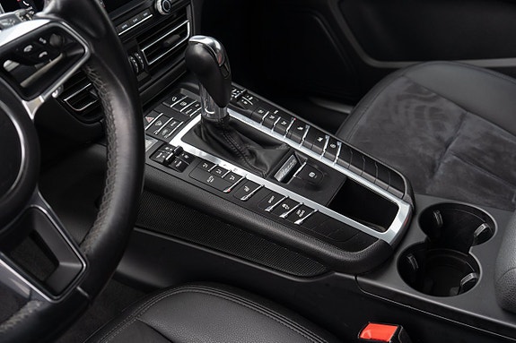 Porsche Macan S 12 of 23