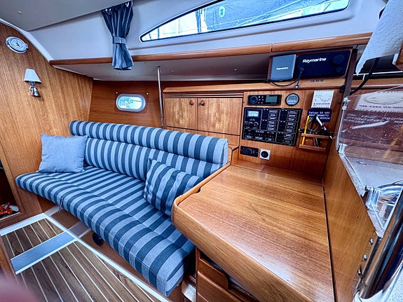 Jeanneau Sun Fast 32i | 2003 | Ny kraftigare motor 30hk 7 of 12