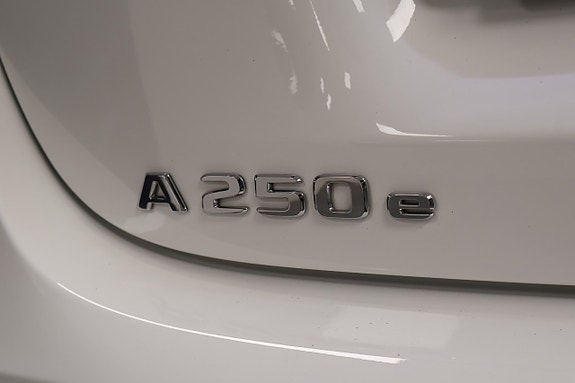 Mercedes-Benz A250 e 14 of 26