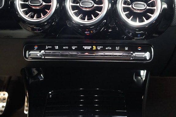 Mercedes-Benz A250 e 23 of 26