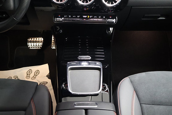 Mercedes-Benz A250 e 24 of 26