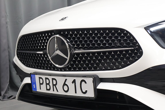 Mercedes-Benz A250 e 8 of 26