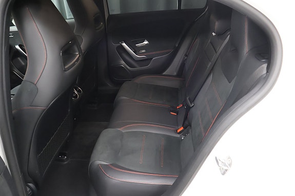 Mercedes-Benz A250 e 13 of 26