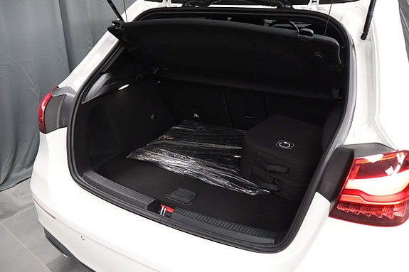 Mercedes-Benz A250 e 15 of 26