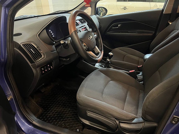 Kia Rio 7 of 15