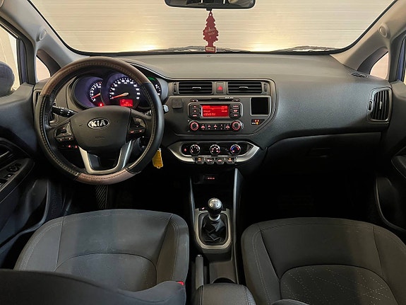 Kia Rio 8 of 15
