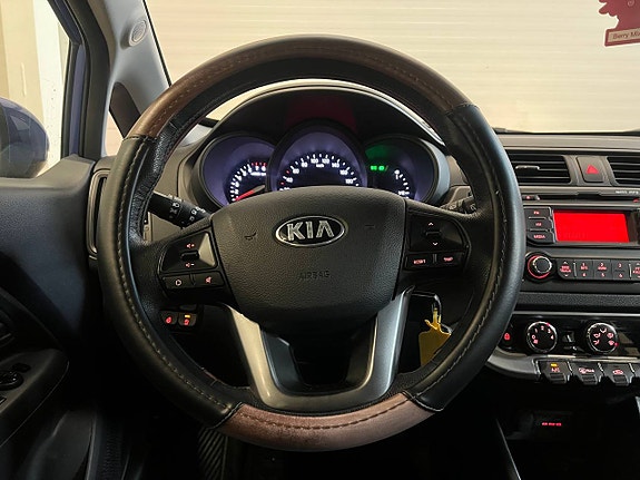 Kia Rio 10 of 15