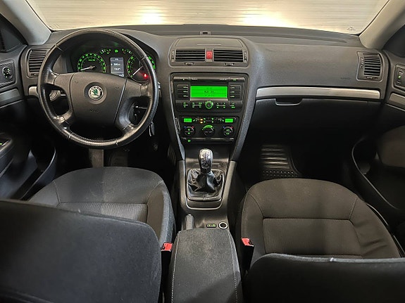 Skoda Octavia 8 of 16