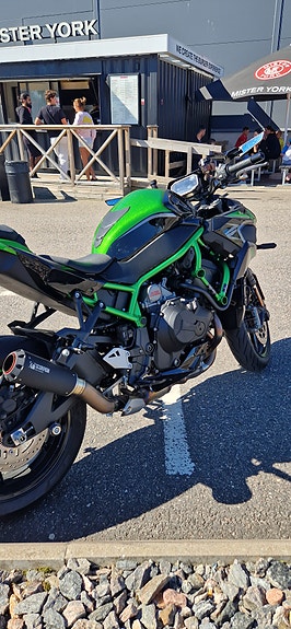 Kawasaki Ninja H2 2 of 4