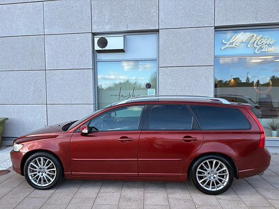 Volvo V50 2 of 9