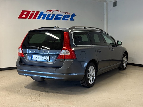 Volvo V70 3 of 14
