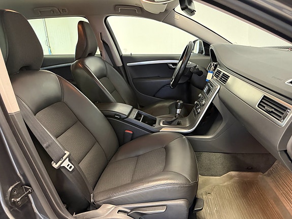Volvo V70 9 of 14