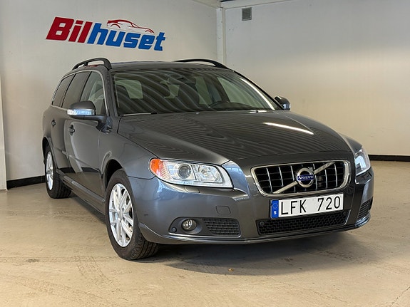 Volvo V70 2 of 14
