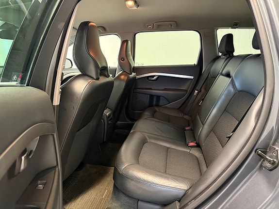 Volvo V70 7 of 14