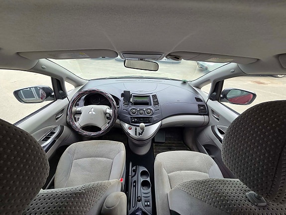 Mitsubishi Grandis 10 of 13
