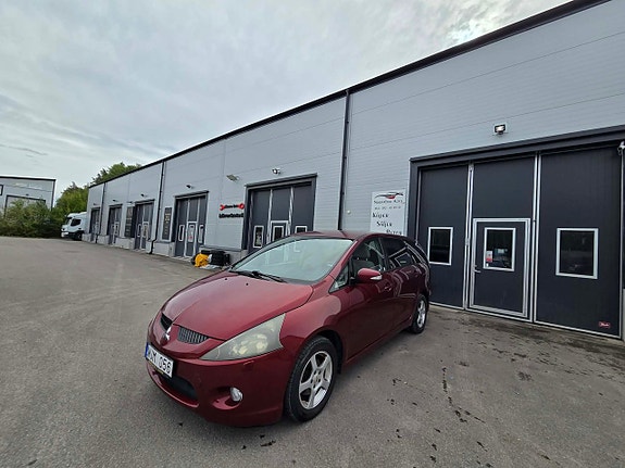 Mitsubishi Grandis 8 of 13