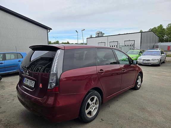 Mitsubishi Grandis 5 of 13