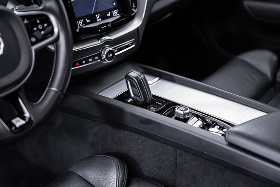 Volvo XC60 18 of 30