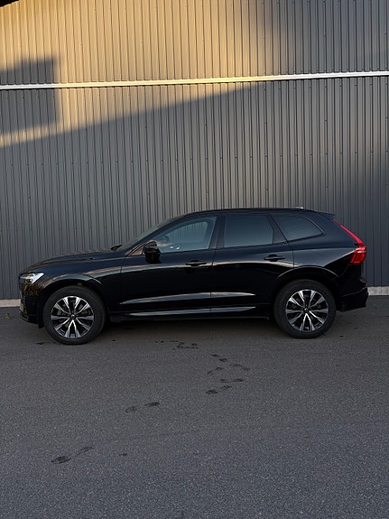 Volvo XC60 2 of 7