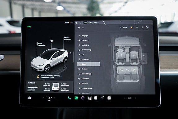 Tesla Model Y 14 of 27