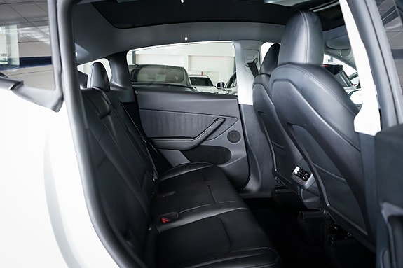 Tesla Model Y 26 of 27