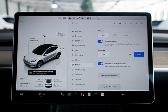 Tesla Model Y 15 of 27