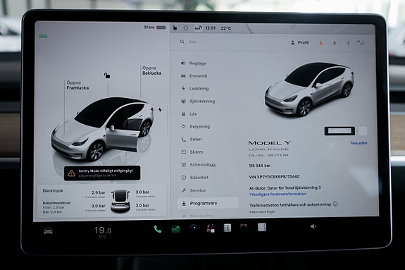 Tesla Model Y 17 of 27
