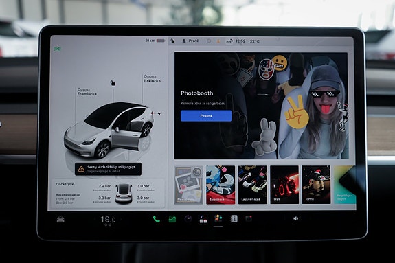 Tesla Model Y 18 of 27