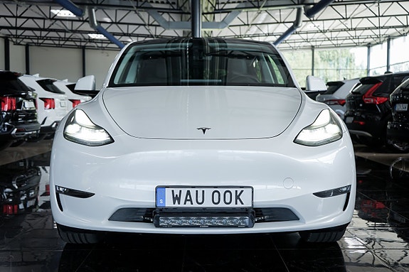 Tesla Model Y 2 of 27