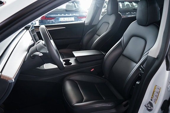 Tesla Model Y 22 of 27