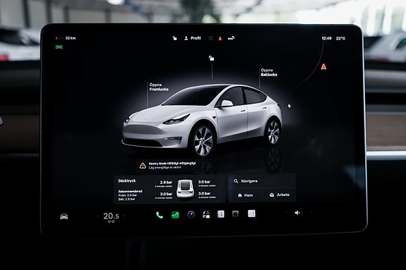 Tesla Model Y 9 of 27