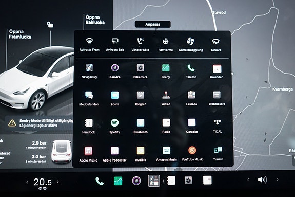 Tesla Model Y 10 of 27