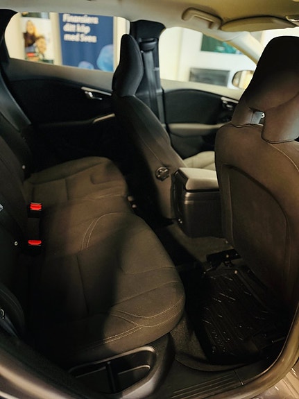 Volvo V40 16 of 19