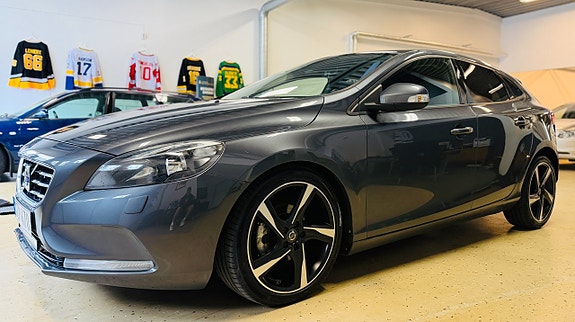 Volvo V40 3 of 19