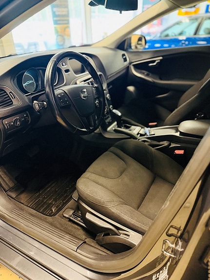 Volvo V40 12 of 19