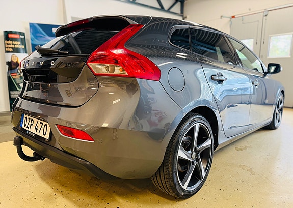Volvo V40 9 of 19