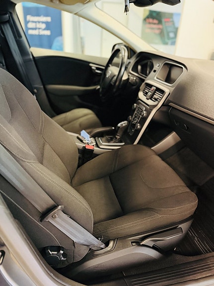 Volvo V40 17 of 19