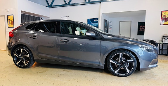 Volvo V40 11 of 19