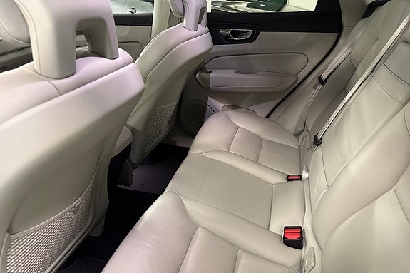 Volvo XC60 12 of 14