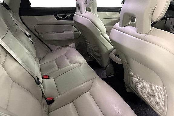 Volvo XC60 11 of 14