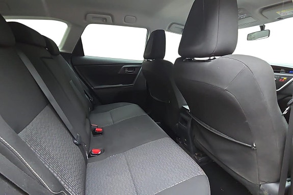 Toyota Auris 7 of 21