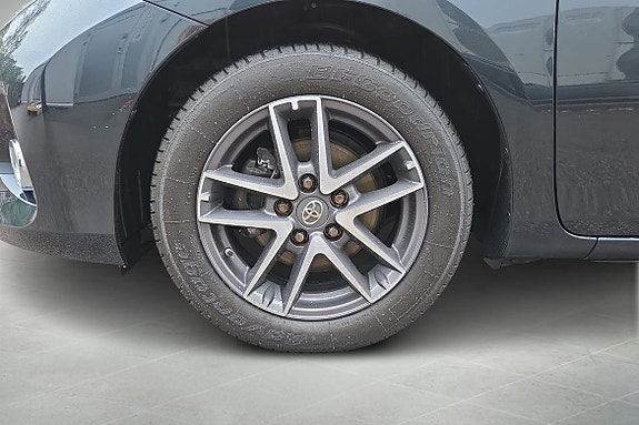 Toyota Auris 15 of 21