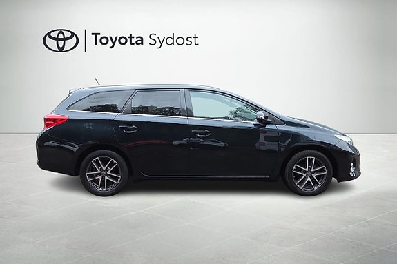 Toyota Auris 16 of 21