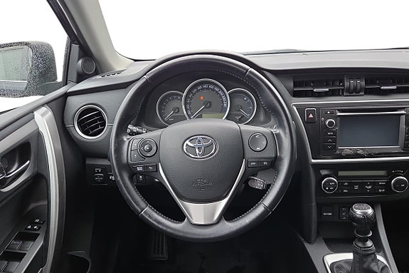 Toyota Auris 9 of 21