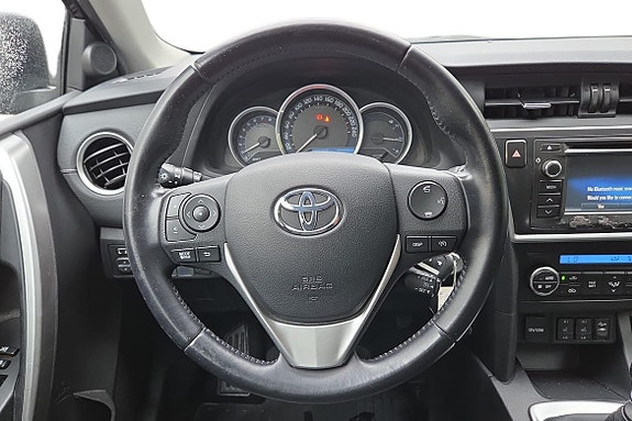 Toyota Auris 12 of 21
