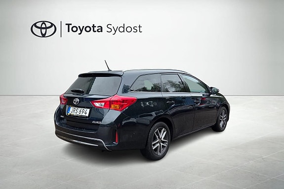 Toyota Auris 2 of 21