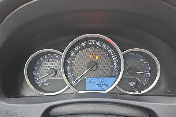 Toyota Auris 13 of 21