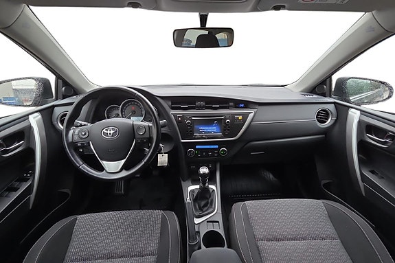 Toyota Auris 8 of 21