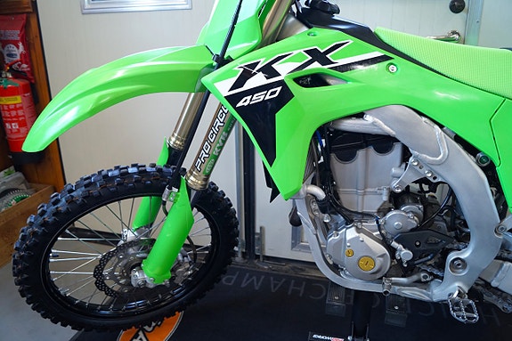 Kawasaki KX 450 2 of 9